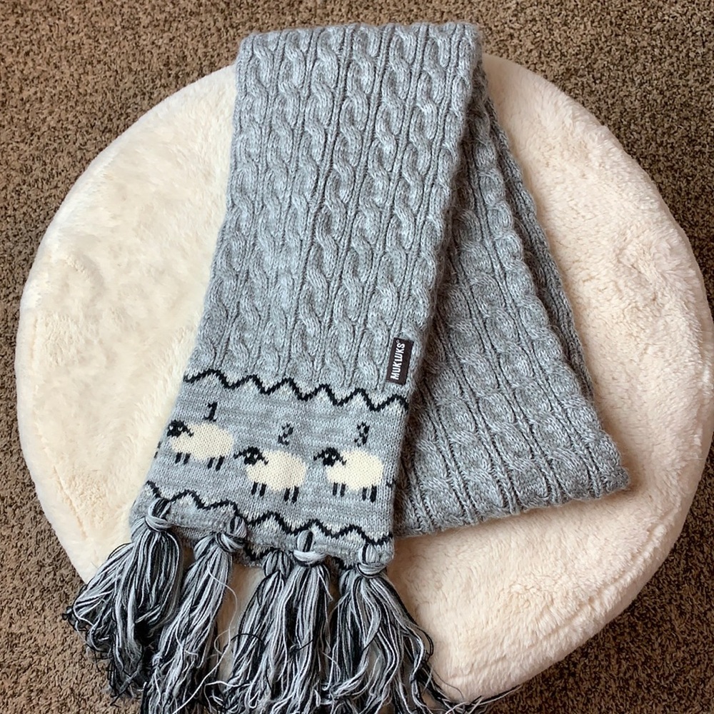 MUK LUKS Scarf gray with Sheep